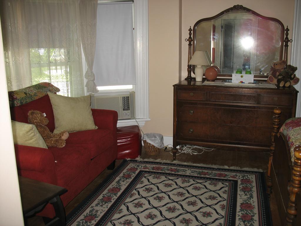Hugging Bear Inn Bellows Falls Exteriör bild